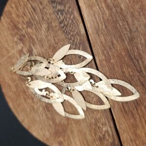 P117‎ peacock flames pendant